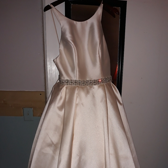 Wedding dress - Picture 1 of 4